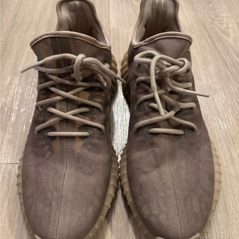 Men’s Yeezys - Picture 3 of 8